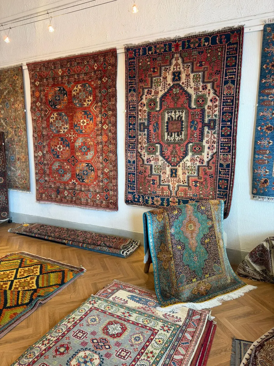 Persan, caucasien, turc, turkmène : reconnaître l’origine d’un tapis d’Orient
